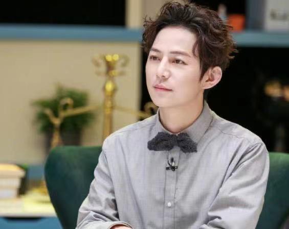 何炅机场爆料视频大全集,趣味花絮尽收眼底  第1张